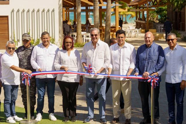 El presidente Abinader y el ministro Collado entregan obras en Las Galeras, Samaná, por 206 millones de pesos