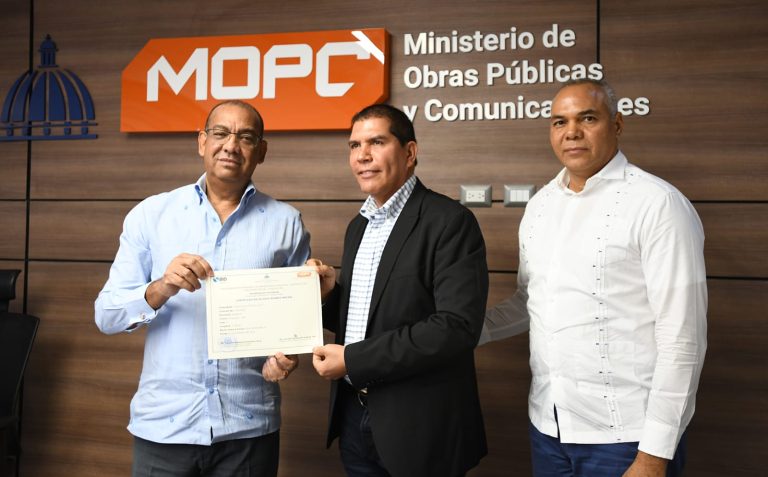 MOPC adjudica rehabilitación carreteras Bayaguana-Monte Plata-Cevicos y Enriquillo-Cabral, en Barahona