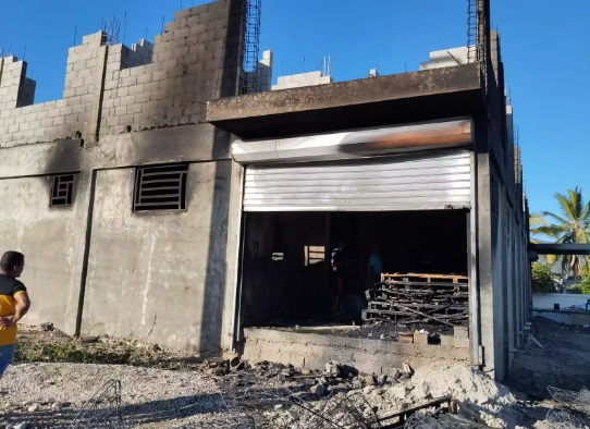 Fuego destruye almacén del Plan Social de la Presidencia en Jimaní
