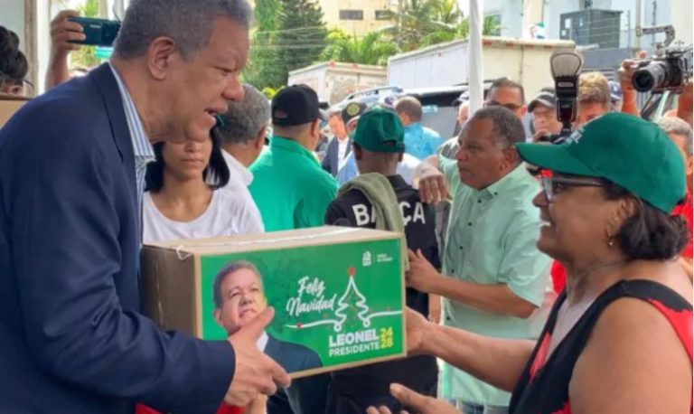 Leonel Fernández le atribuye al PRM haberle subido al pueblo hasta “el puerco asa´o y los pasteles en hoja”