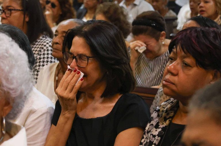 Feligreses de la Iglesia de las Mercedes lloran partida del párroco Fray Máximo Rodríguez
