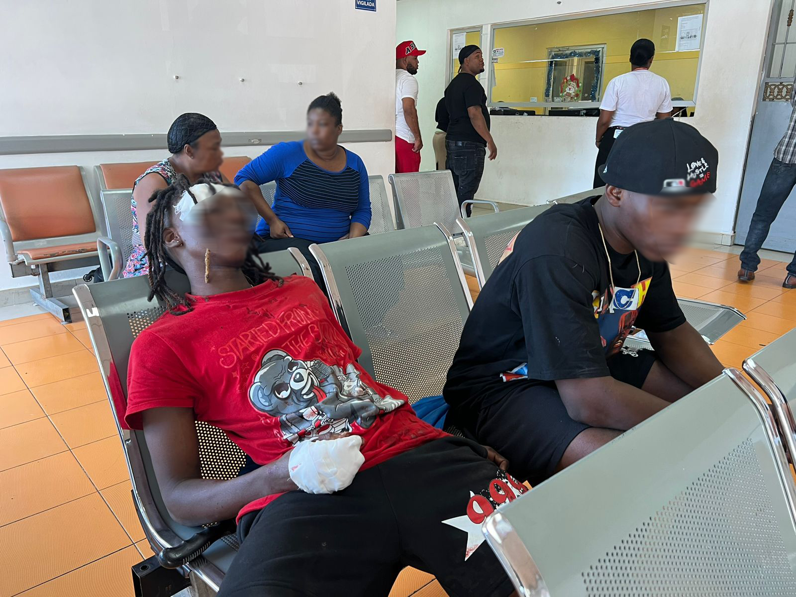 Decenas de motoristas accidentados son llevados al Hospital Doctor Darío Contreras