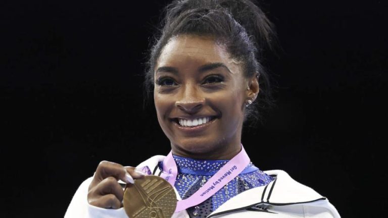 Por tercera ocasión Simone Biles es nombrada Atleta Femenina del Año de la AP
