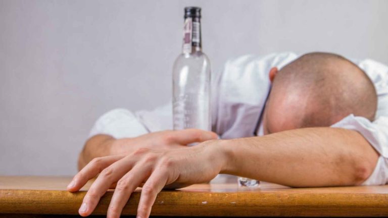 Al menos 38 personas intoxicadas por alcohol en víspera de Año Nuevo