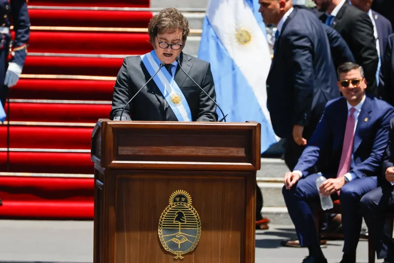 Javier Milei tacha a oposición de «corruptos» y «sádicos» al defender su reforma estatal