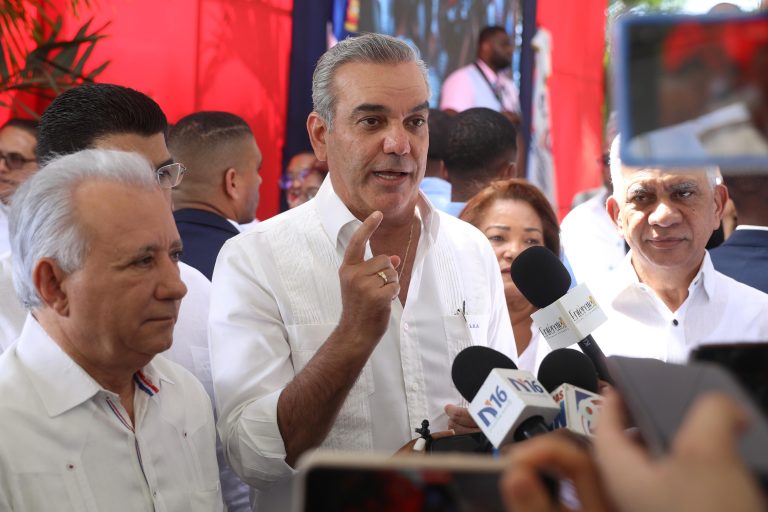 Más de 200 líderes religiosos respaldan candidatura presidencial de Luis Abinader