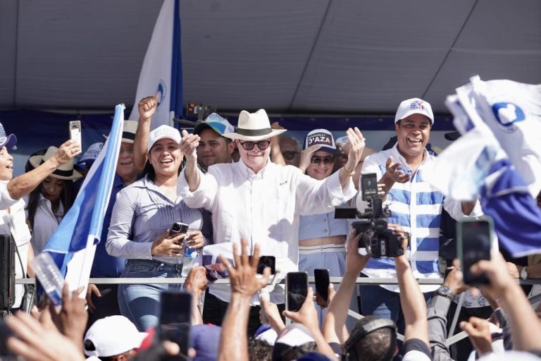 PRM recibe multitudinario apoyo en Línea Noroeste; Hipólito Mejia y Victor D’Aza encabezan gran recorrido
