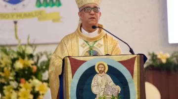 “Ley 1-24 es jaque mate libertad expresión y derecho confidencialidad”, asegura arzobispo Santiago