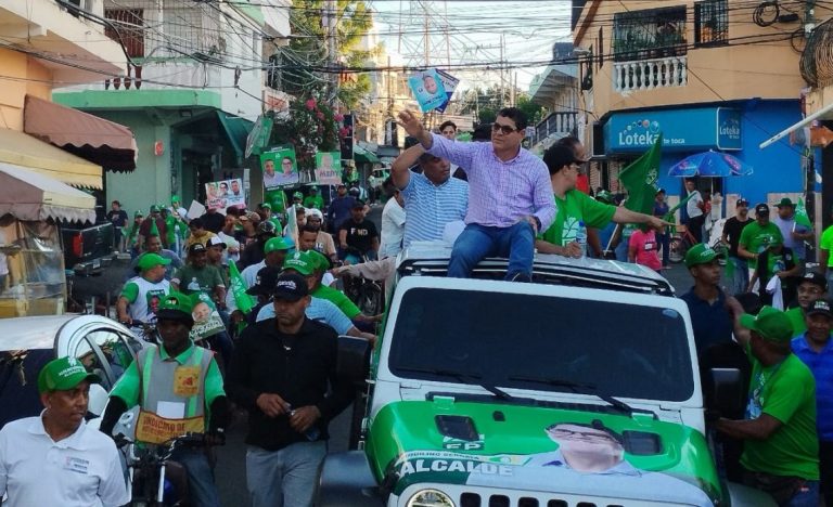 Candidato a alcalde de la FP encabeza marcha-caravana en SDO; dice no volverán los que no hicieron nada