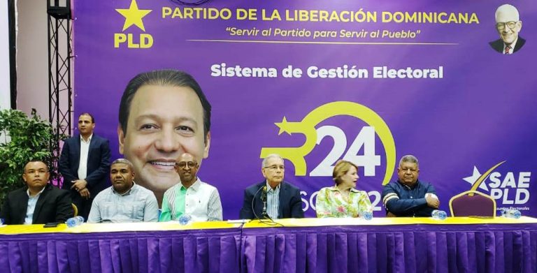 Danilo Medina pide comparar gobiernos del PLD con estos tres años de Abinader