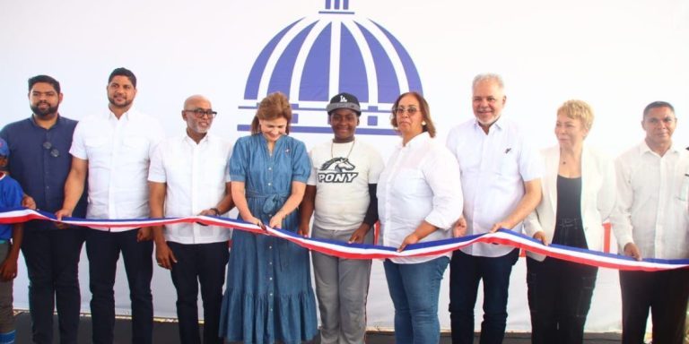 Vicepresidenta Raquel Peña inaugura varias obras en el Sur