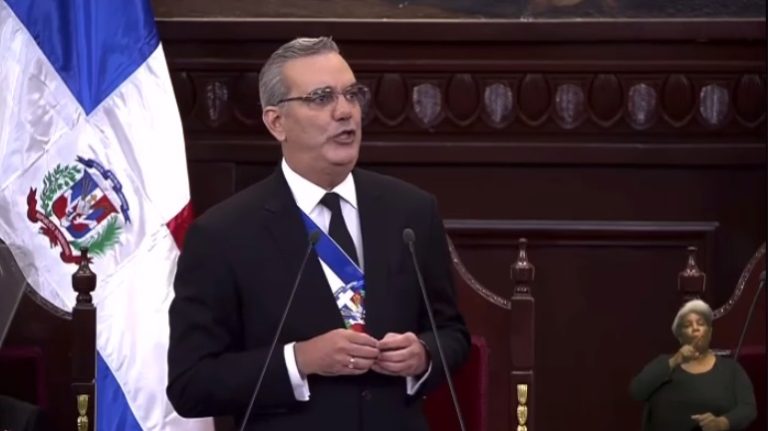 Presidente Abinader destaca inversión de 16,500 millones en medicamentos vía PROMESECAL/CAL en gestión de Adolfo Pérez