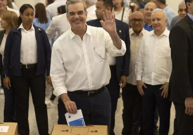Más de veinte partidos llevarán la cara de Luis Abinader en las elecciones de mayo