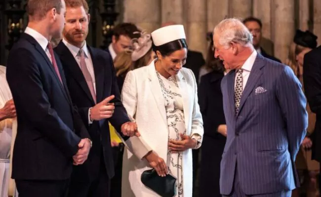 El príncipe Harry viajará a Reino Unido tras hablar con su padre, Carlos III