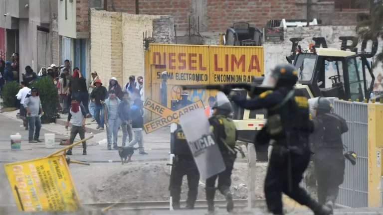 Perú declara en emergencia a la tercera ciudad del país por ola de crímenes