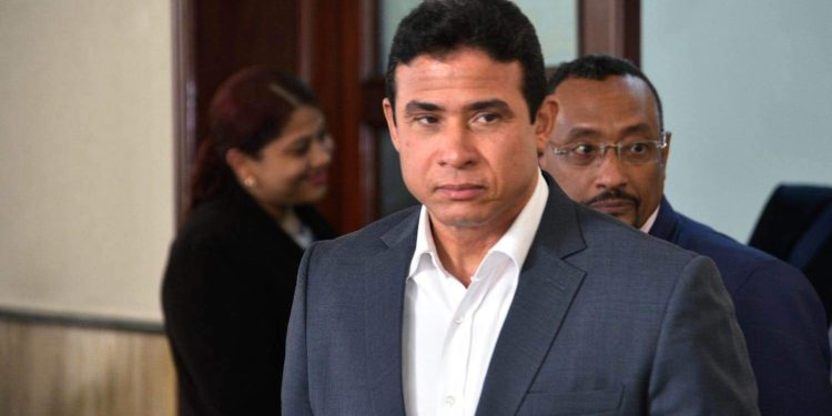 Tribunal rechaza quitar arresto domiciliario a general Adán Cáceres