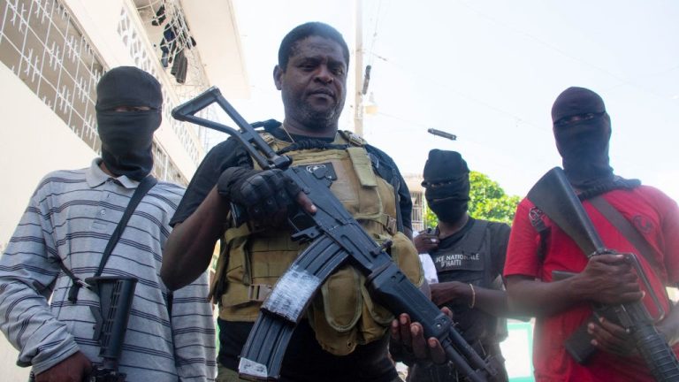 Intentan capturar al líder pandillero Jimmy «Barbecue» Cherizier en Haití con un gran operativo, dicen fuentes