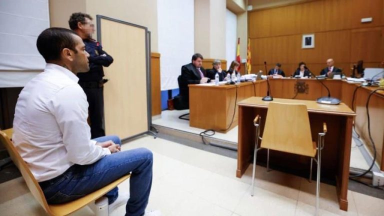 Fiscalía española recurrirá la condena por violación a Dani Alves para endurecerla