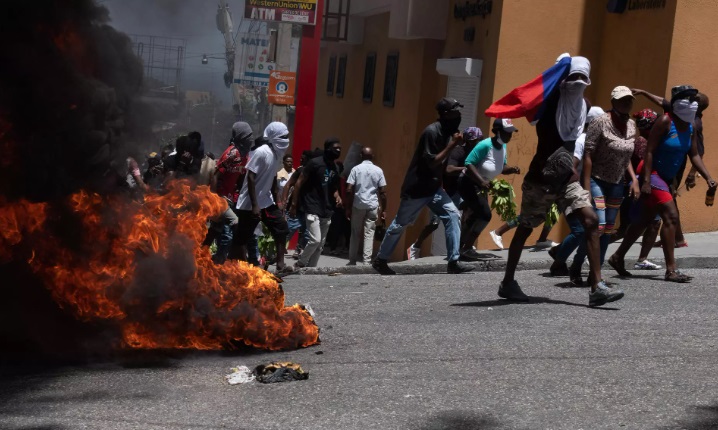 España sigue «muy de cerca» la situación en Haití, pero no está prevista una evacuación