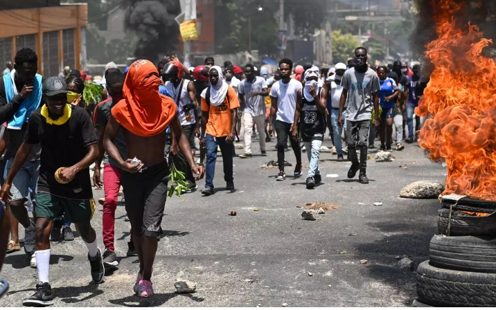 Bandidos armados siembran el terror y destruyen hospitales en Haití