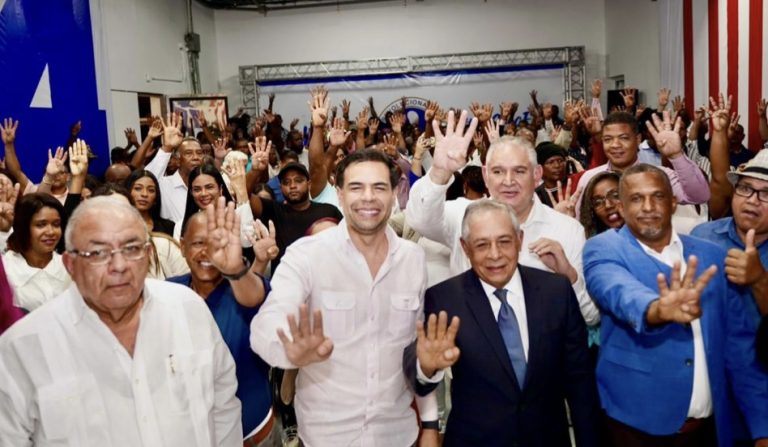 Roberto Salcedo sale a las calles a apoyar candidatura presidencial de Abinader
