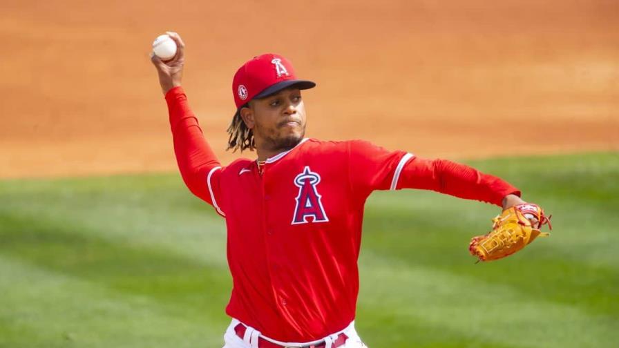 Toros renuevan contratos de Félix Peña y Rubby de la Rosa