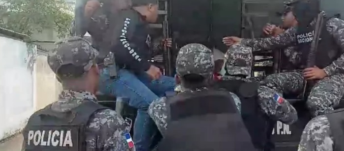 Dirigente de la Fuerza del Pueblo entre los cinco apresados  por la Policía en Salcedo