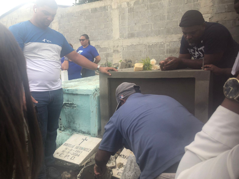 Sepultan uno de los jóvenes cristianos asesinados durante atraco en autopista Duarte