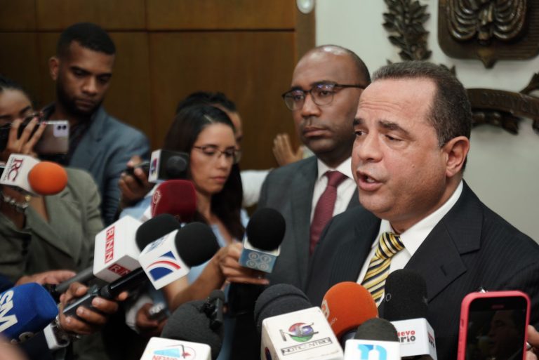 Video- Delegados de FP inscriben a Leonel, Ingrid y a candidatos congresuales ante la JCE