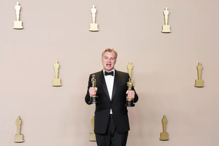 Oppenheimer la protagonista de la 96 edición premios Oscar, se alza con siete estatuillas
