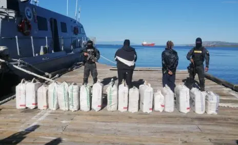 Miembros de la DNCD interceptan otra lancha con 767 paquetes cocaína cerca de Baní