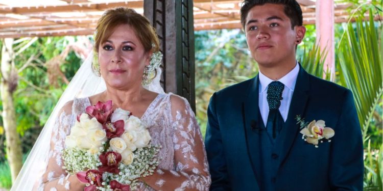 Actriz colombiana confirma, está embarazada a sus 55 años de su esposo, de 24 años