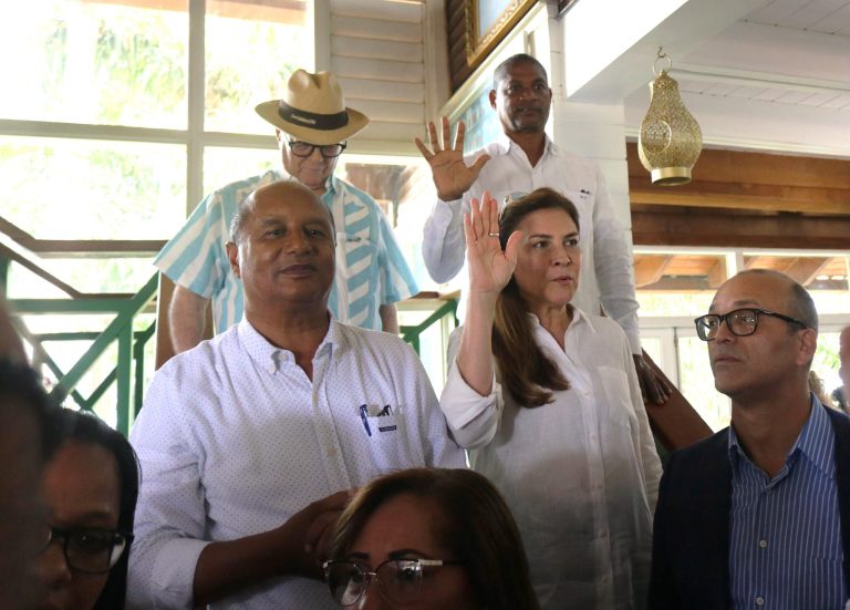 Hipólito y Carolina Mejía reciben del Frente Agropecuario del PRM a decenas de dirigentes del PLD y la FP