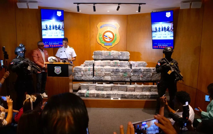 Capturan dos y ocupan 400 paquetes presumiblemente cocaína