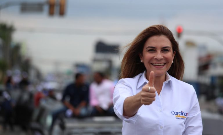 Carolina Mejía encabeza marcha caravana en Azua en apoyo a los candidatos