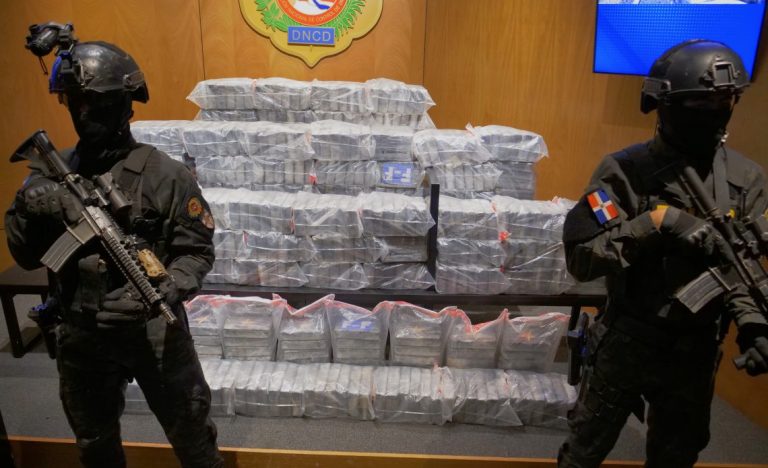 Arrestan tres hombres y ocupan 395 paquetes de presunta cocaína en Peravia