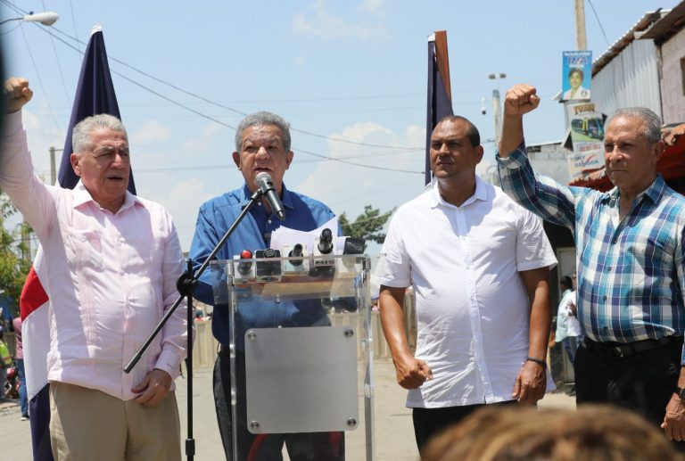 Leonel defiende soberanía dominicana; dice acusarnos de racistas «es un chantaje»