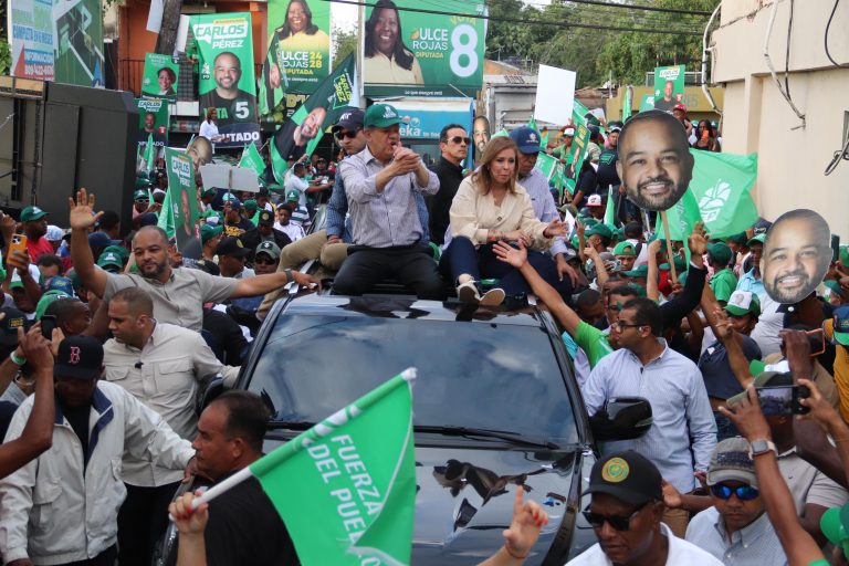 Leonel movilizó miles de seguidores en Santo Domingo Norte