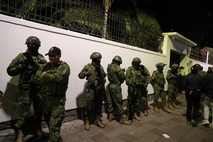República Dominicana, Costa Rica y Panamá rechazan violación de Ecuador a Embajada de México