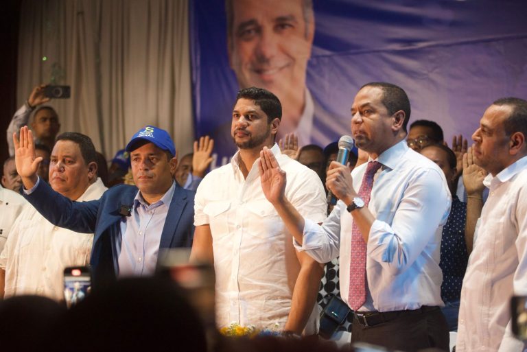 Justicia Social juramenta a Oliver Santos y a más de 500 dirigentes que pertenecían al PLD en San Cristóbal