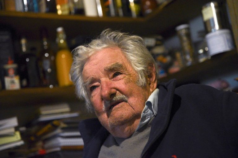 Expresidente uruguayo José Mujica anuncia que tiene un tumor en el esófago