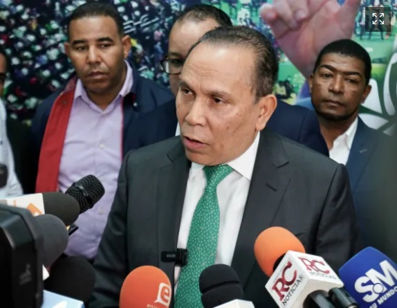 Gobierno está comprando fiao a militantes y dirigentes de oposición, dice Radhamés Jiménez
