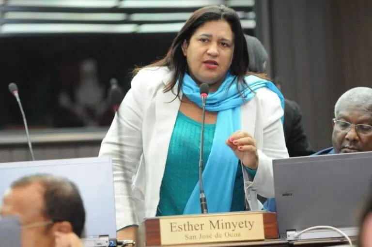Exdiputada por San José de Ocoa renuncia al PRD