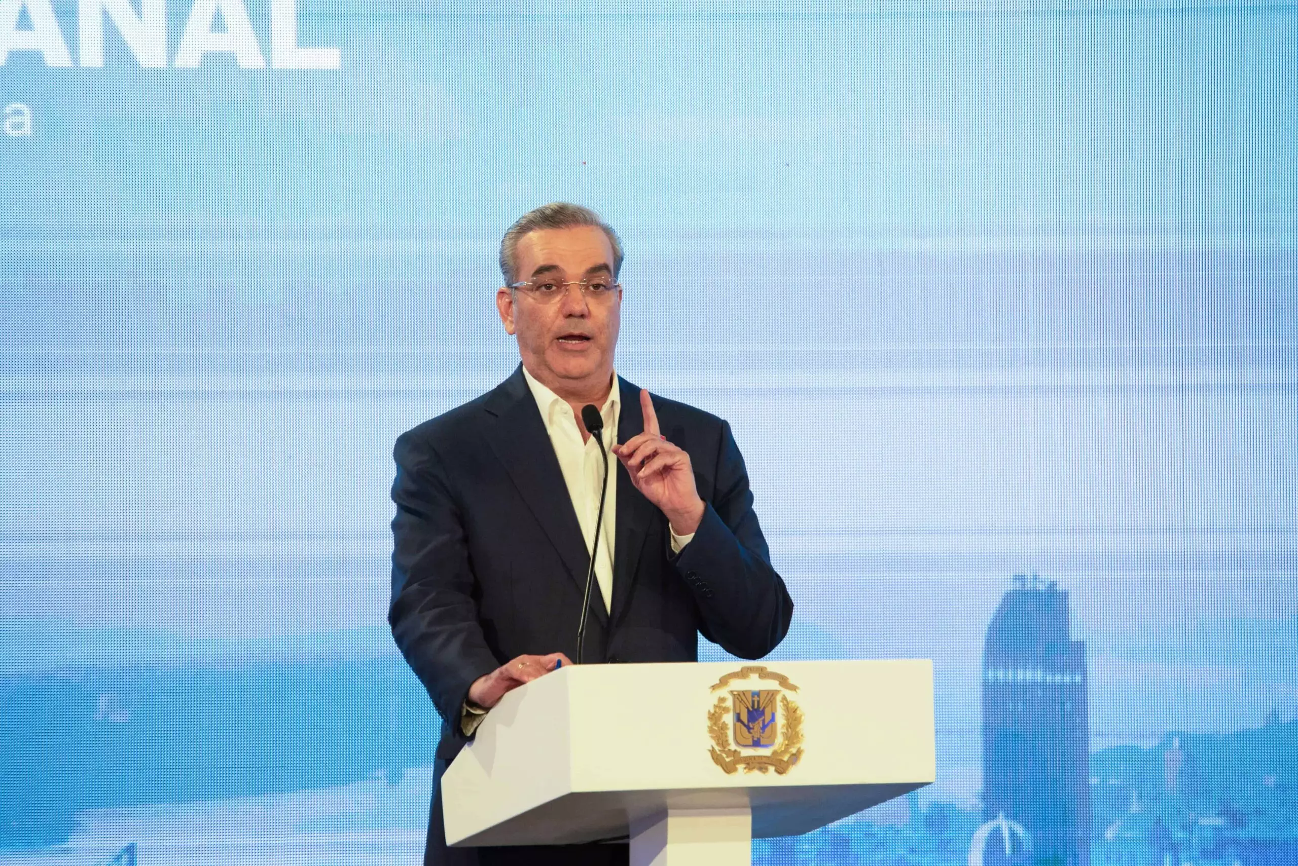 Abinader  adelanta en dos semanas Gobierno  instalará bombas eléctricas para garantizar agua en canal La Vigía