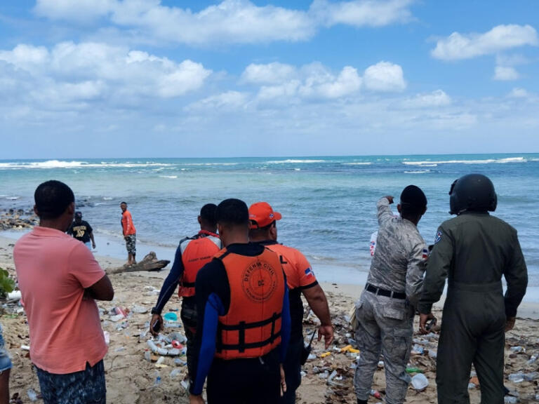 Continúan búsqueda de tres desaparecidos en playa de Puerto Plata