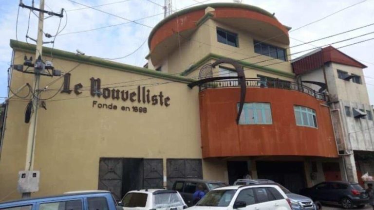 Bandas haitianas atacan periódico Le Nouvelliste; se llevan mobiliario y material de impresión