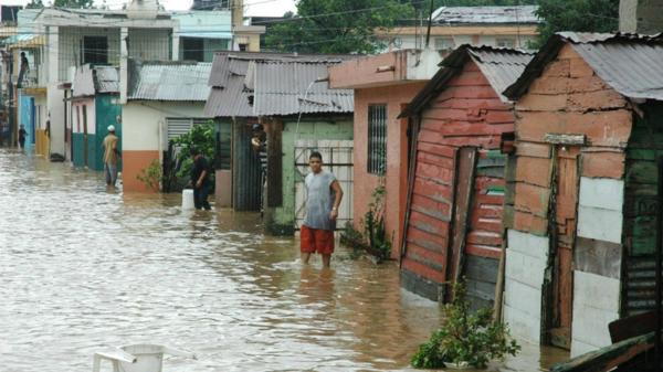 COE informa lluvias afectan a viviendas e infraestructuras y obligan a evacuar a cientos de personas