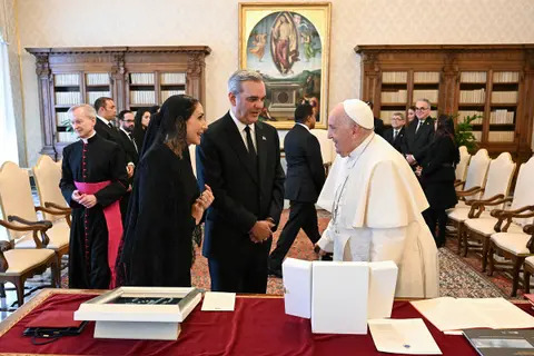 Papa Francisco comunica al Presidente Abinader que tiene deseos de visitar RD