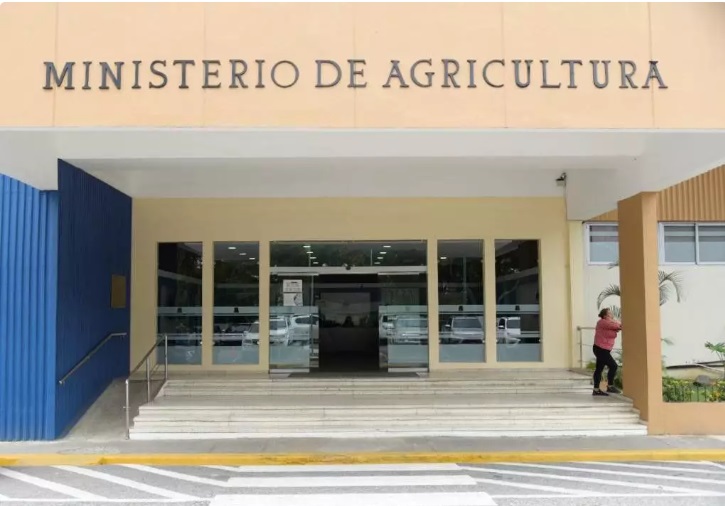 Agricultura anuncia veda productos hospederos Mosca Blanca en San Juan y otras provincias
