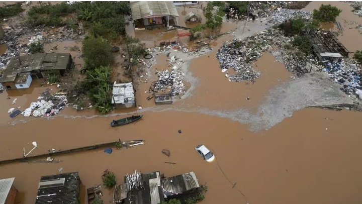 Las lluvias se intensifican en el sur de Brasil; aumentan a 146 los fallecidos por inundaciones